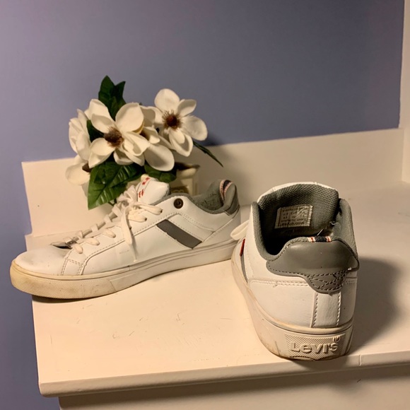 🔥MAKE OFFER🔥Levi’s leather sneakers🔥 - Picture 5 of 7